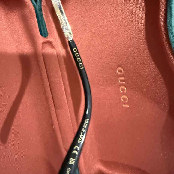 Gucci Black Lens Gold Frame Sunglasses - Picture 5 of 5